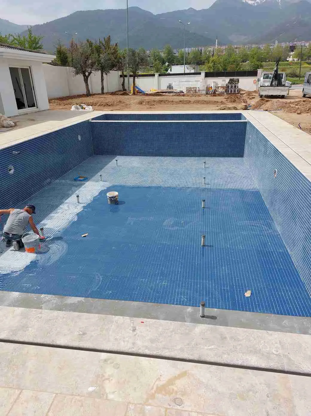 Yüksek kaliteli tasarım ve imalat hizmetleriyle güvenilir bir havuz deneyimi sunuyoruz.